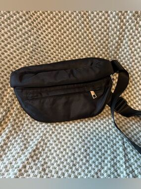 Black Belt Bag Crossbody (Lululemon Style) – Target – Like New